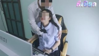 NinewThaiCute หลุดนักเรียนโดนแฟนหนุ่นขี้เงียนเข้ามาหาถึงห้องตอนกำลังเล่นคอม แล้วจับเย็ดคาโต๊ะคอมน้ำแตกในเยิ้มๆหีไปเลยน